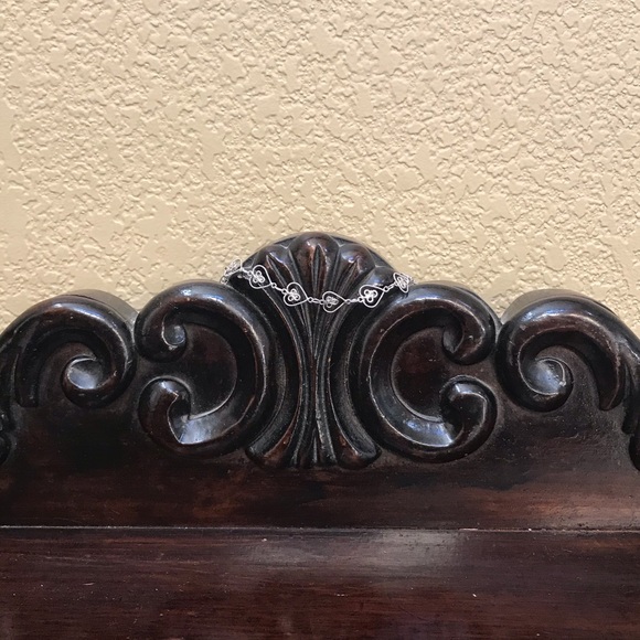 EUC! DELICATE SILVER HEART BRACELET - Picture 2 of 4